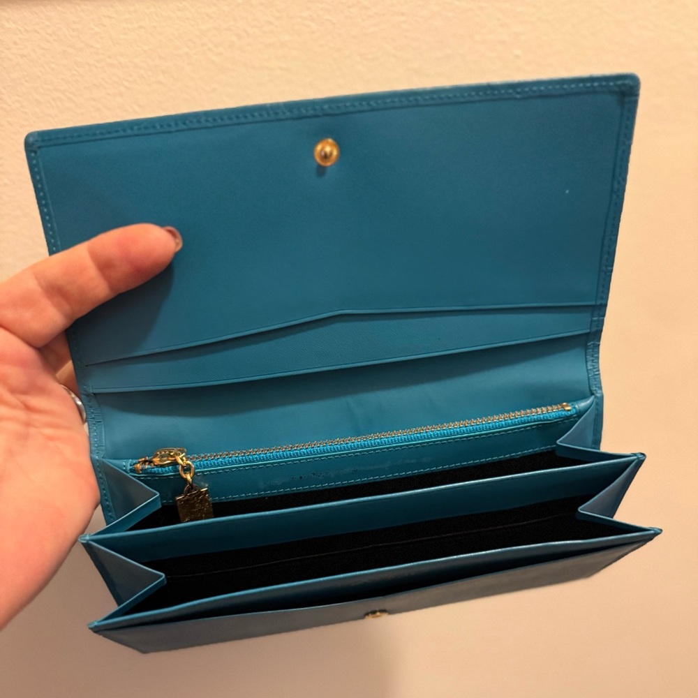 🔥SOLD🔥STUNNING 🤩 Yves Saint Laurent Embossed Leather Wallet ✨ - Picture 4 of 16